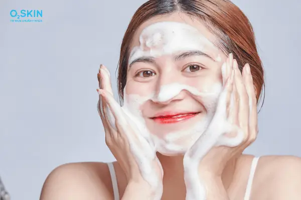 Bị Mụn Có Nên Dùng Sữa Rửa Mặt Không? Nguyên Nhân & Cách Khắc Phục Bị Mụn Có Nên Dùng Sữa Rửa Mặt Không? Nguyên Nhân & Cách Khắc Phục