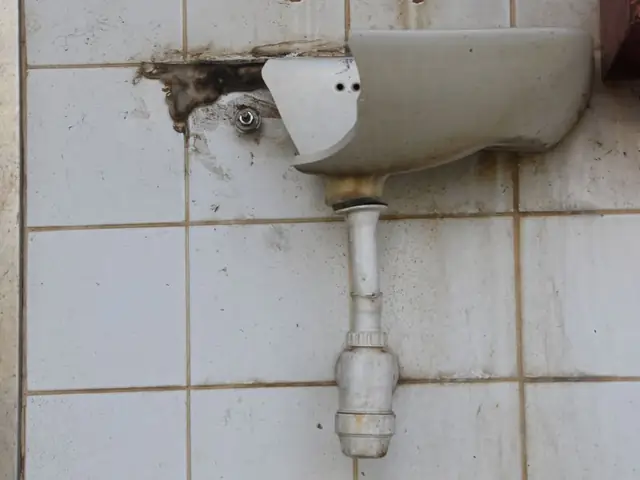 Bồn Rửa Mặt Bị Nứt: Nguyên Nhân, Cách Sửa Chữa & Phòng Ngừa Hiệu Quả Bồn Rửa Mặt Bị Nứt: Nguyên Nhân, Cách Sửa Chữa & Phòng Ngừa Hiệu Quả