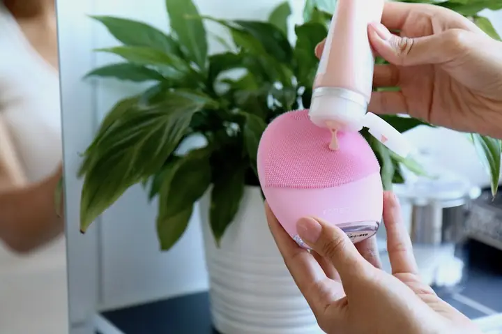 Hướng Dẫn Chi Tiết Cách Sử Dụng Máy Rửa Mặt Foreo Luna 3