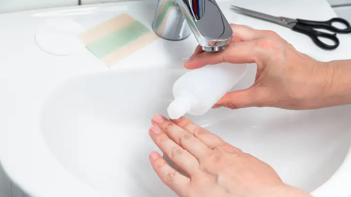 Cách Pha Nước Muối Sinh Lý Rửa Mặt Chuẩn Tỷ Lệ Tại Nhà An Toàn