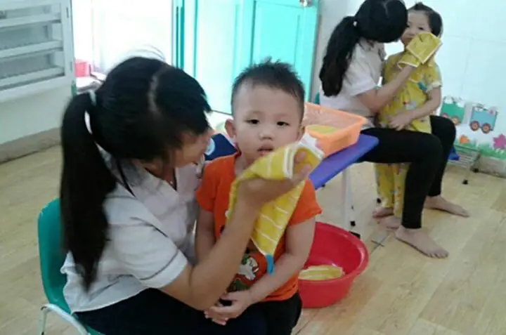 Hướng Dẫn Chi Tiết Cách Rửa Mặt Cho Trẻ Nhà Trẻ Đúng Chuẩn Hướng Dẫn Chi Tiết Cách Rửa Mặt Cho Trẻ Nhà Trẻ Đúng Chuẩn