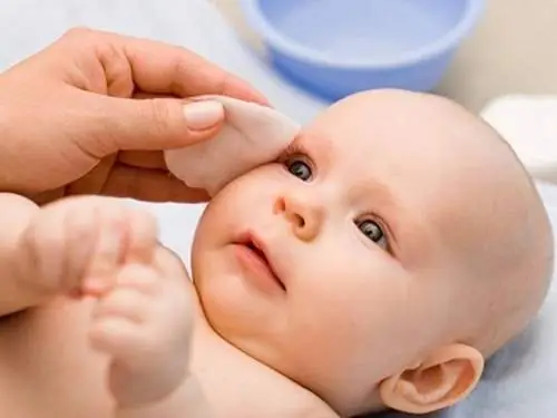 Hướng Dẫn Chi Tiết Cách Rửa Mặt Cho Trẻ Sơ Sinh Đúng Cách & An Toàn Hướng Dẫn Chi Tiết Cách Rửa Mặt Cho Trẻ Sơ Sinh Đúng Cách & An Toàn