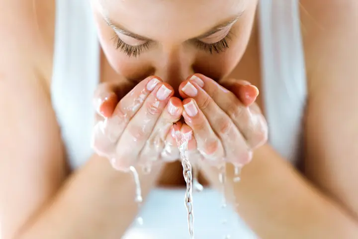 15 Cách Rửa Mặt Sạch Hiệu Quả Khi Không Có Sữa Rửa Mặt Tại Nhà