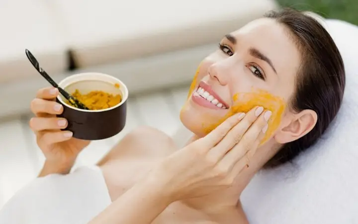 Cách Rửa Mặt Đúng Sau Khi Đắp Mặt Nạ Nghệ Để Da Sạch Sẽ, Không Vàng Lông Cách Rửa Mặt Đúng Sau Khi Đắp Mặt Nạ Nghệ Để Da Sạch Sẽ, Không Vàng Lông