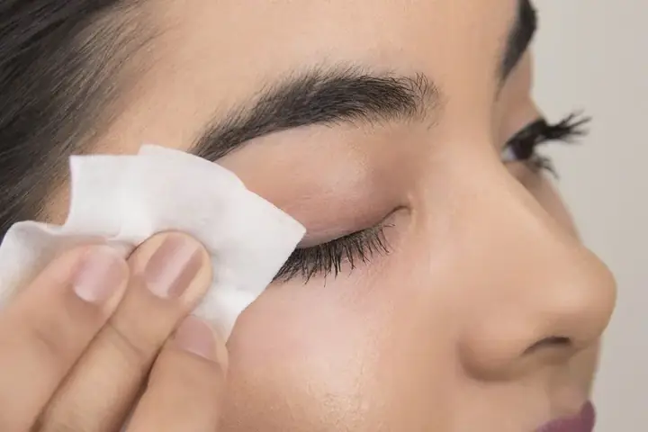 Cách Rửa Mặt Đúng Chuẩn Sau Khi Nối Mi Để Mi Bền Lâu