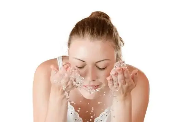 Sau Sinh Bao Lâu Thì Được Dùng Sữa Rửa Mặt Và Cách Chăm Sóc Da Mặt Chuẩn Chỉnh