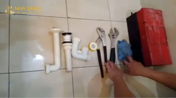 Hướng Dẫn Chi Tiết Cách Thay Xi Phông Chậu Rửa Mặt Tại Nhà Đơn Giản Hướng Dẫn Chi Tiết Cách Thay Xi Phông Chậu Rửa Mặt Tại Nhà Đơn Giản