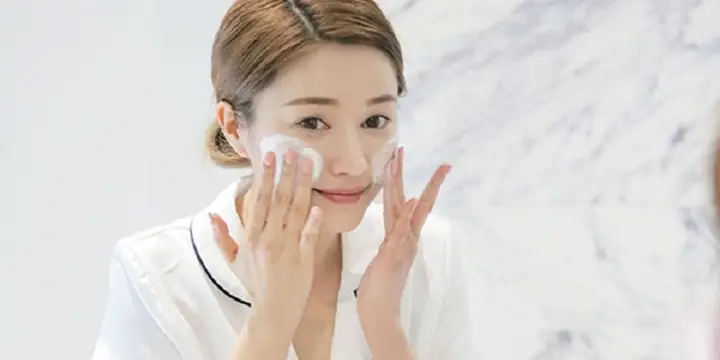 Chỉ Dùng Sữa Rửa Mặt Có Đủ Không? Hướng Dẫn Chăm Sóc Da Tối Ưu