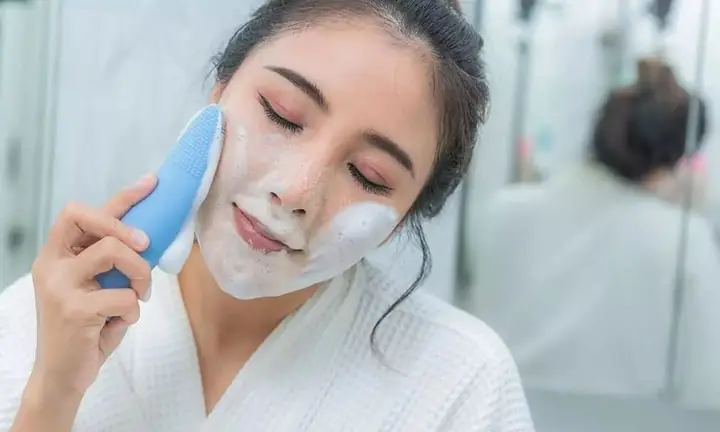 Có Nên Dùng Máy Rửa Mặt Hàng Ngày? Hướng Dẫn Chi Tiết Cho Từng Loại Da