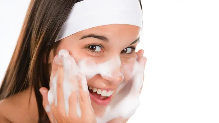 Có Nên Dùng Sữa Rửa Mặt Mỗi Ngày Không? Hướng Dẫn Chi Tiết Có Nên Dùng Sữa Rửa Mặt Mỗi Ngày Không? Hướng Dẫn Chi Tiết