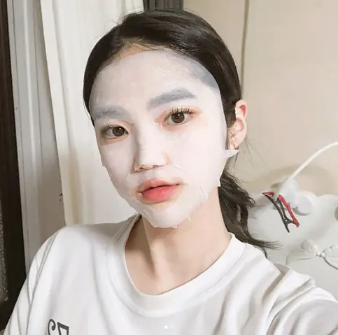 Đắp Mặt Nạ Xong Có Cần Rửa Mặt Không? Hướng Dẫn Chi Tiết Theo Loại Mặt Nạ Đắp Mặt Nạ Xong Có Cần Rửa Mặt Không? Hướng Dẫn Chi Tiết Theo Loại Mặt Nạ
