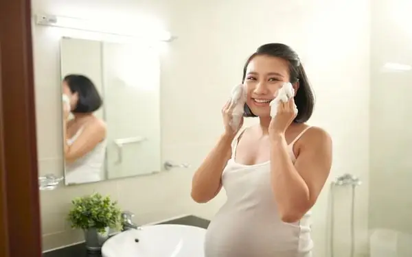 Bà Bầu Dùng Sữa Rửa Mặt Được Không? Lưu Ý Chọn Sản Phẩm An Toàn