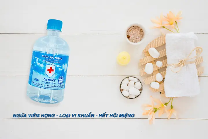 Rửa Mặt Bằng Nước Muối Sinh Lý: Có Tốt Không, Lợi Ích & Lưu Ý Quan Trọng