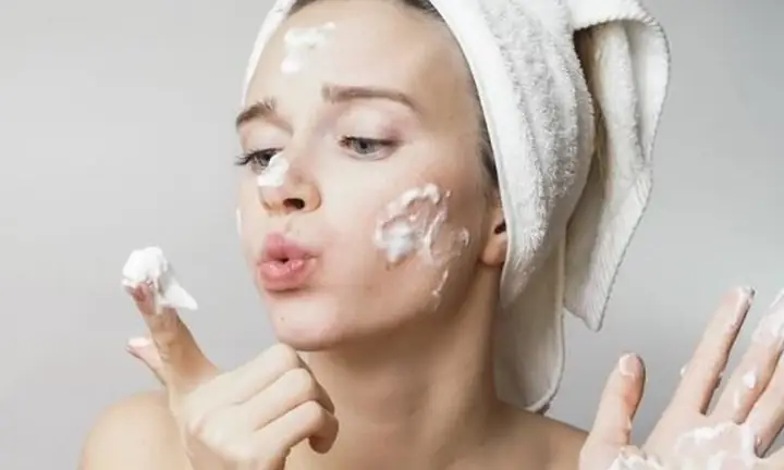 Dùng Sữa Tắm Rửa Mặt Có Sao Không? Hậu Quả Và Cách Xử Lý An Toàn Dùng Sữa Tắm Rửa Mặt Có Sao Không? Hậu Quả Và Cách Xử Lý An Toàn