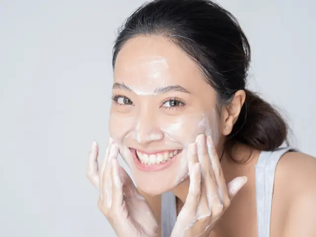 Hướng Dẫn Rửa Mặt Bằng Sữa Tươi Không Đường: Bí Quyết Cho Làn Da Sáng Mịn Tự Nhiên