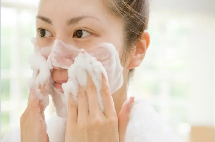 Không Rửa Mặt Trước Khi Đi Ngủ: Hệ Quả, Tác Động Đến Da Và Lời Khuyên Từ Chuyên Gia Không Rửa Mặt Trước Khi Đi Ngủ: Hệ Quả, Tác Động Đến Da Và Lời Khuyên Từ Chuyên Gia