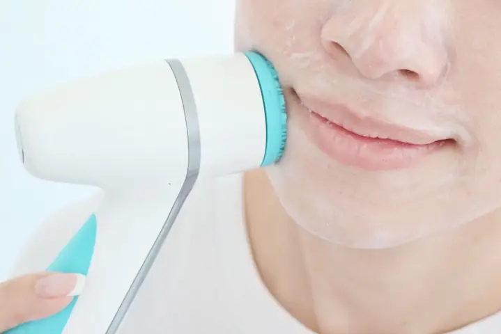 Cách Sử Dụng Máy Rửa Mặt Đúng Cách Cho Làn Da Sạch Sâu & Khỏe Đẹp Cách Sử Dụng Máy Rửa Mặt Đúng Cách Cho Làn Da Sạch Sâu & Khỏe Đẹp