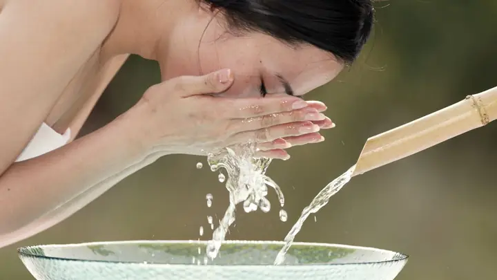 Nên Rửa Mặt Khi Nào Là Tốt Nhất? Thời Điểm Vàng Cho Làn Da Khỏe Mạnh