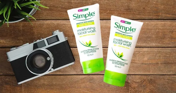 Review Sữa Rửa Mặt Simple Moisturising Facial Wash: Công Dụng, Thành Phần Và Đối Tượng Phù Hợp