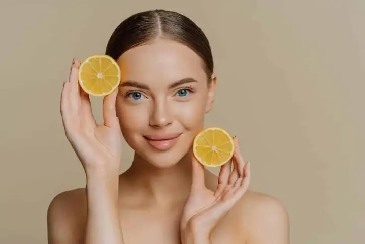 Rửa Mặt Bằng Chanh: Hướng Dẫn Chi Tiết & Những Lưu Ý Quan Trọng Để Da Sáng Mịn An Toàn Rửa Mặt Bằng Chanh: Hướng Dẫn Chi Tiết & Những Lưu Ý Quan Trọng Để Da Sáng Mịn An Toàn