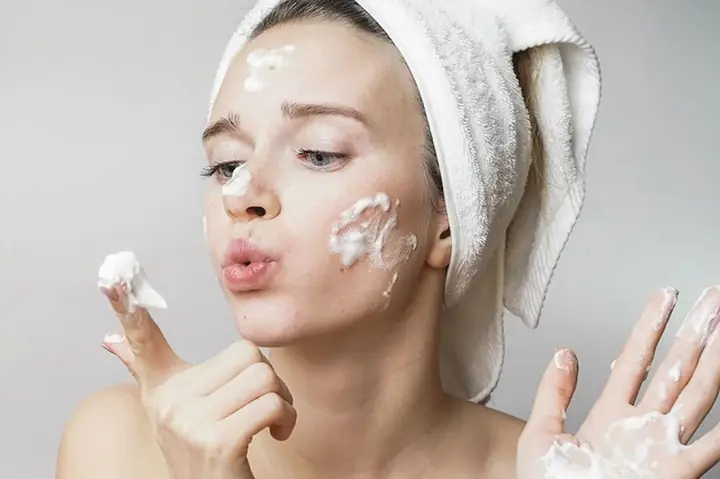 Rửa Mặt Bằng Kem Đánh Răng Có Sao Không? Tác Hại Và Lời Khuyên Từ Chuyên Gia Rửa Mặt Bằng Kem Đánh Răng Có Sao Không? Tác Hại Và Lời Khuyên Từ Chuyên Gia
