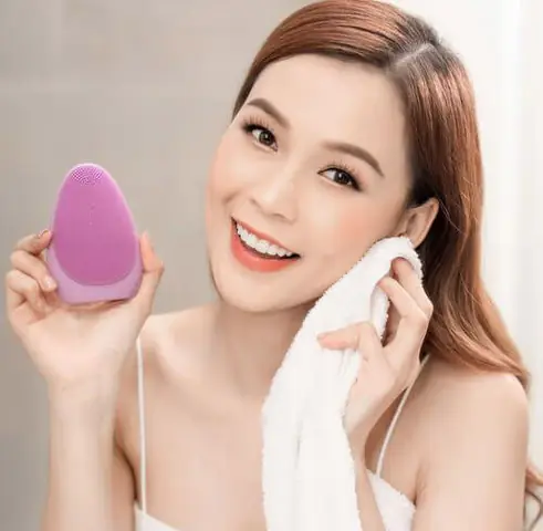 Rửa Mặt Bằng Máy Có Tốt Không? Lợi Ích, Tác Hại Và Cách Sử Dụng Đúng Rửa Mặt Bằng Máy Có Tốt Không? Lợi Ích, Tác Hại Và Cách Sử Dụng Đúng
