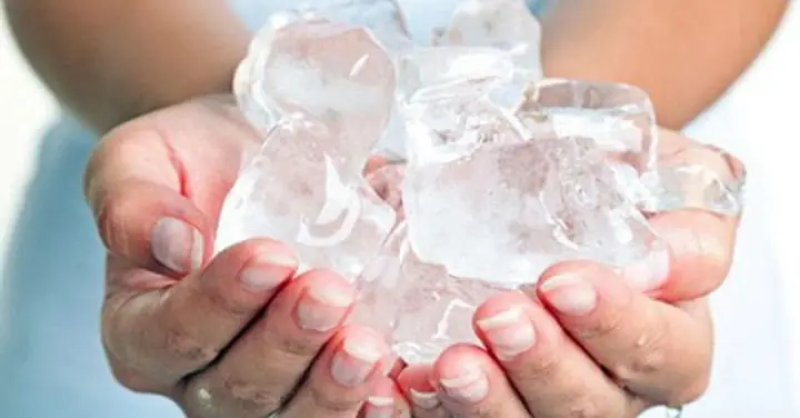 Rửa Mặt Bằng Nước Đá Có Tốt Không? Lợi Ích, Tác Hại Và Cách Thực Hiện Đúng Rửa Mặt Bằng Nước Đá Có Tốt Không? Lợi Ích, Tác Hại Và Cách Thực Hiện Đúng