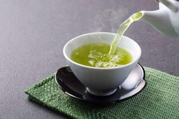 Rửa Mặt Bằng Nước Lá Trà Xanh: Hướng Dẫn Chi Tiết & Lợi Ích Bất Ngờ Cho Da