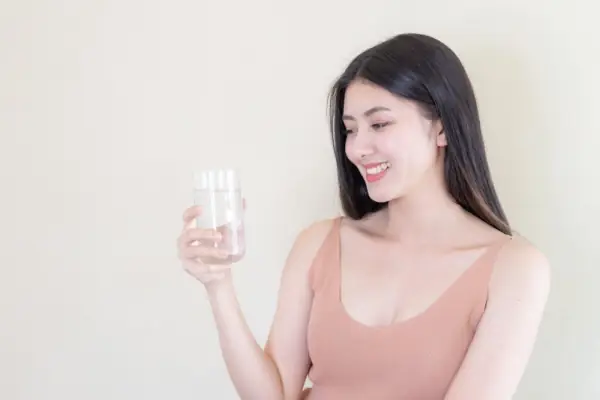 Rửa Mặt Bằng Nước Lọc: Lợi Ích, Lưu Ý Và So Sánh Với Nước Máy, Nước Kiềm