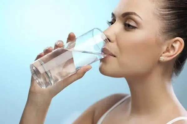 Rửa Mặt Bằng Nước Lọc: Lợi Ích, Lưu Ý Và So Sánh Với Nước Máy, Nước Kiềm