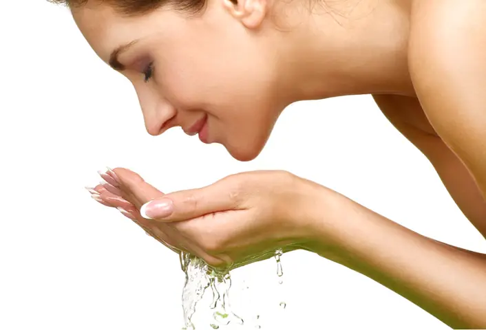 Rửa Mặt Bằng Nước Trà Xanh Mỗi Ngày: Lợi Ích, Cách Thực Hiện Và Lưu Ý Cho Làn Da Sáng Khỏe
