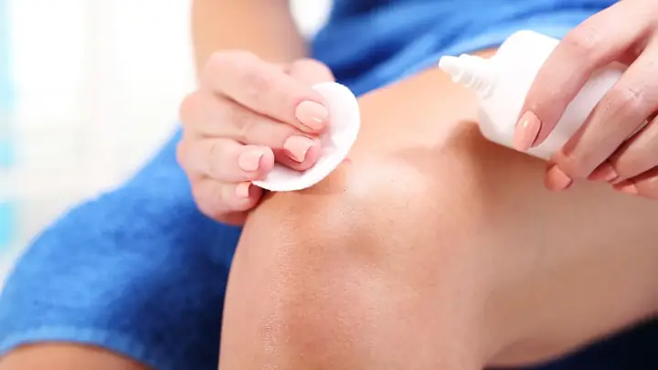 Rửa Mặt Bằng Oxy Già: Có Nên Hay Không? Cách Sử Dụng An Toàn