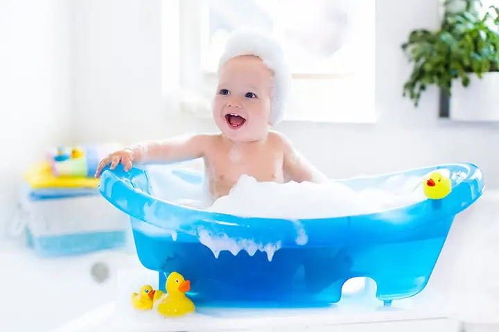 Rửa Mặt Bằng Sữa Tắm Em Bé: Có Nên Hay Không Và Những Lưu Ý Cần Biết