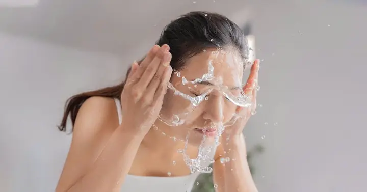 Rửa Mặt Bằng Nước Lạnh: Lợi Ích, Tác Hại Và Cách Thực Hiện Đúng Cho Da Rửa Mặt Bằng Nước Lạnh: Lợi Ích, Tác Hại Và Cách Thực Hiện Đúng Cho Da