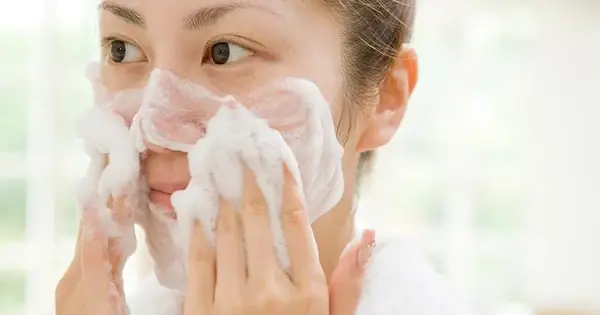 10 Sai Lầm Thường Gặp Khi Rửa Mặt Và Cách Khắc Phục Hiệu Quả 10 Sai Lầm Thường Gặp Khi Rửa Mặt Và Cách Khắc Phục Hiệu Quả