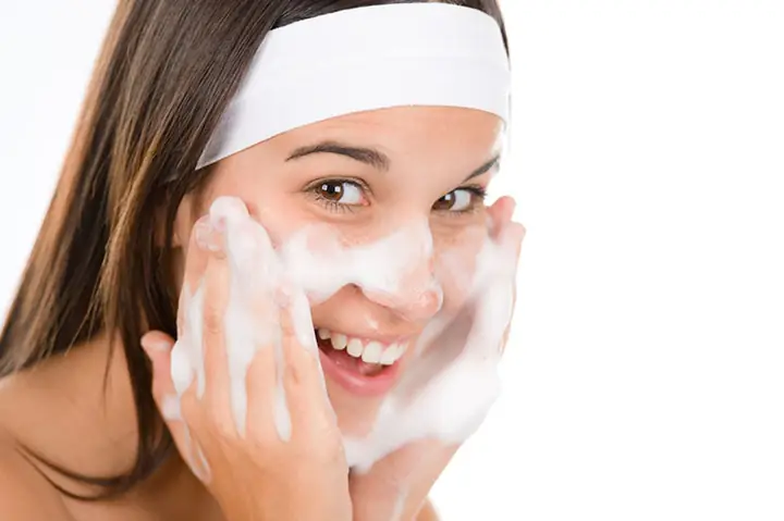 Rửa Mặt Sau Khi Đắp Mặt Nạ: Có Cần Không & Cách Thực Hiện Đúng Chuẩn Rửa Mặt Sau Khi Đắp Mặt Nạ: Có Cần Không & Cách Thực Hiện Đúng Chuẩn