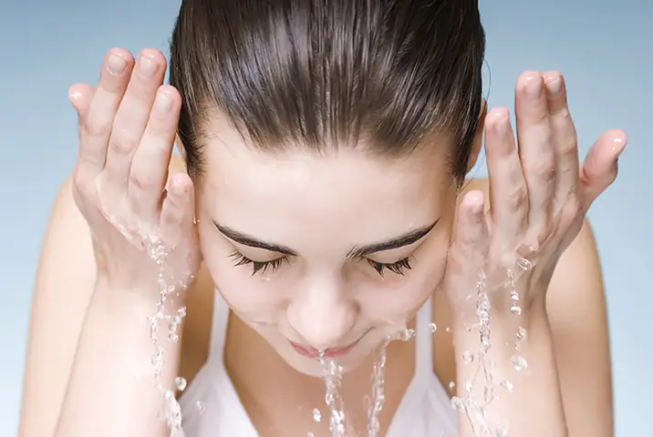 Rửa Mặt Với Nước Muối: Tác Dụng, Cách Thực Hiện Và Lưu Ý Quan Trọng