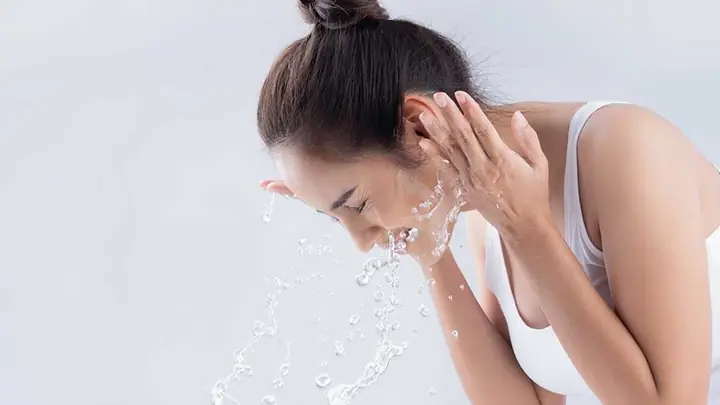 Rửa Mặt Với Nước Muối: Tác Dụng, Cách Thực Hiện Và Lưu Ý Quan Trọng