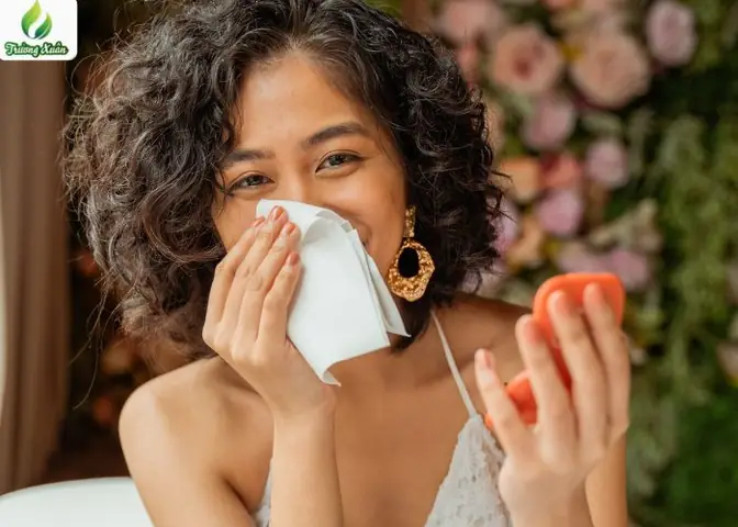 Sau Khi Rửa Mặt Nên Lau Khô Bằng Gì Để Bảo Vệ Da Tốt Nhất?