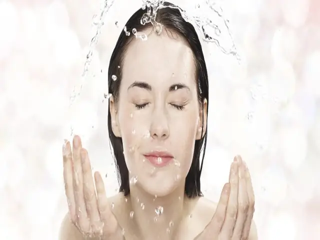 Da Sau Sinh Nên Rửa Mặt Bằng Gì Để An Toàn Và Hiệu Quả? Da Sau Sinh Nên Rửa Mặt Bằng Gì Để An Toàn Và Hiệu Quả?