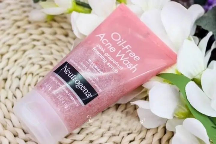 Sữa Rửa Mặt Có Hạt Scrub: Lựa Chọn Tốt Nhất Cho Làn Da Sạch Sâu & Tẩy Tế Bào Chết