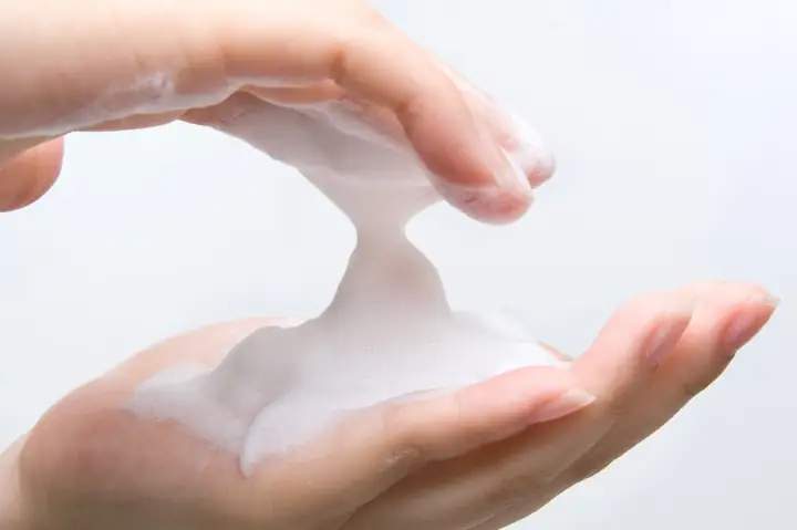 Sữa Rửa Mặt Dạng Sữa: Đặc Điểm, Lợi Ích Và Khi Nào Nên Chọn? Sữa Rửa Mặt Dạng Sữa: Đặc Điểm, Lợi Ích Và Khi Nào Nên Chọn?