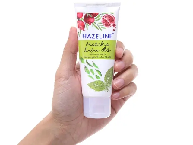 Sữa Rửa Mặt Hazeline Matcha Lựu Đỏ Có Tốt Không? Review Chi Tiết & Công Dụng