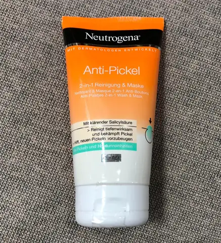 Sữa Rửa Mặt Neutrogena Màu Cam: Công Dụng, Thành Phần & Địa Chỉ Mua Uy Tín