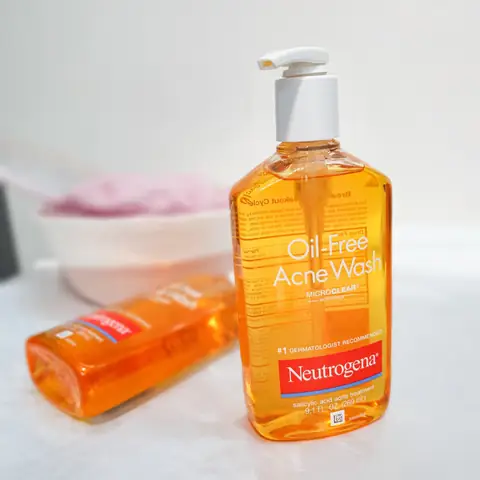 Sữa Rửa Mặt Neutrogena Oil-free Có Tốt Không? Đánh Giá Chi Tiết Cho Da Dầu Mụn