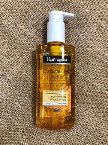 Sữa Rửa Mặt Tẩy Trang Neutrogena: Chọn Loại Nào Phù Hợp & Công Dụng Chi Tiết Sữa Rửa Mặt Tẩy Trang Neutrogena: Chọn Loại Nào Phù Hợp & Công Dụng Chi Tiết