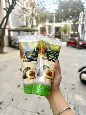 Sữa Rửa Mặt Whitening Oil Control Facial Foam: Công Dụng, Thành Phần & Lựa Chọn Tốt Nhất