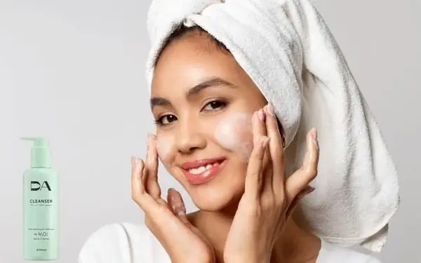 Sữa Rửa Mặt Có Tẩy Trang Được Không? Giải Đáp Từ Chuyên Gia & Hướng Dẫn Chi Tiết
