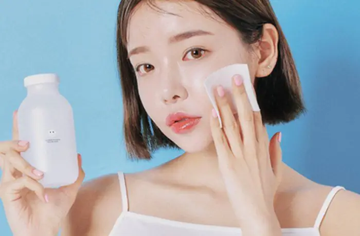 Nước Tẩy Trang Có Thay Thế Sữa Rửa Mặt Được Không? Lời Khuyên Từ Chuyên Gia Nước Tẩy Trang Có Thay Thế Sữa Rửa Mặt Được Không? Lời Khuyên Từ Chuyên Gia