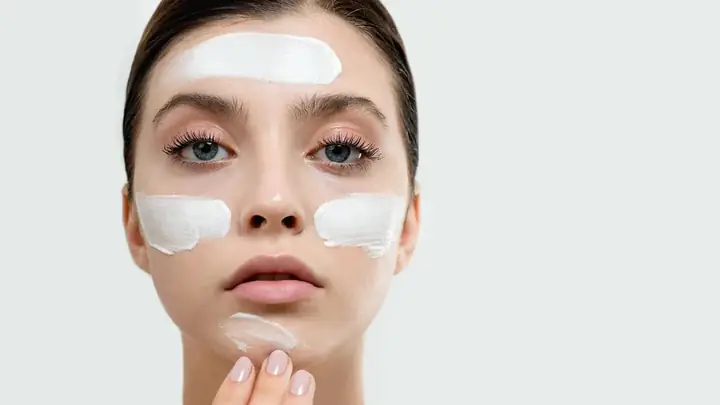 Thoa Kem Chống Nắng Bao Lâu Thì Rửa Mặt: Hướng Dẫn Chi Tiết Từ Chuyên Gia